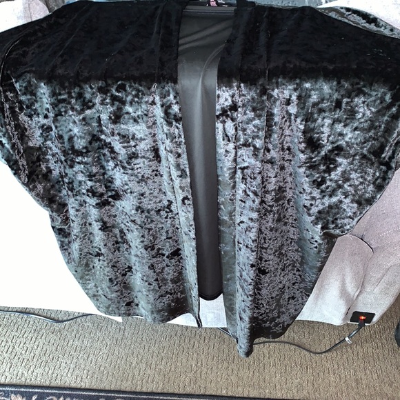 Dark Green Short Sleeve Velvet Feel Kimono Size XS/Small NWOT ( will fit S/M&L) - Picture 3 of 12